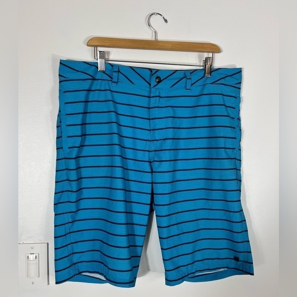 Quiksilver Amphibian Mens size 36 Shorts Swim Trunks Blue Stripe Stretch